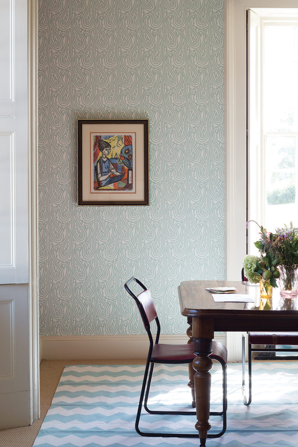 Обои Farrow & Ball Latest & Greatest Paisley BP 4704 фото в интерьере